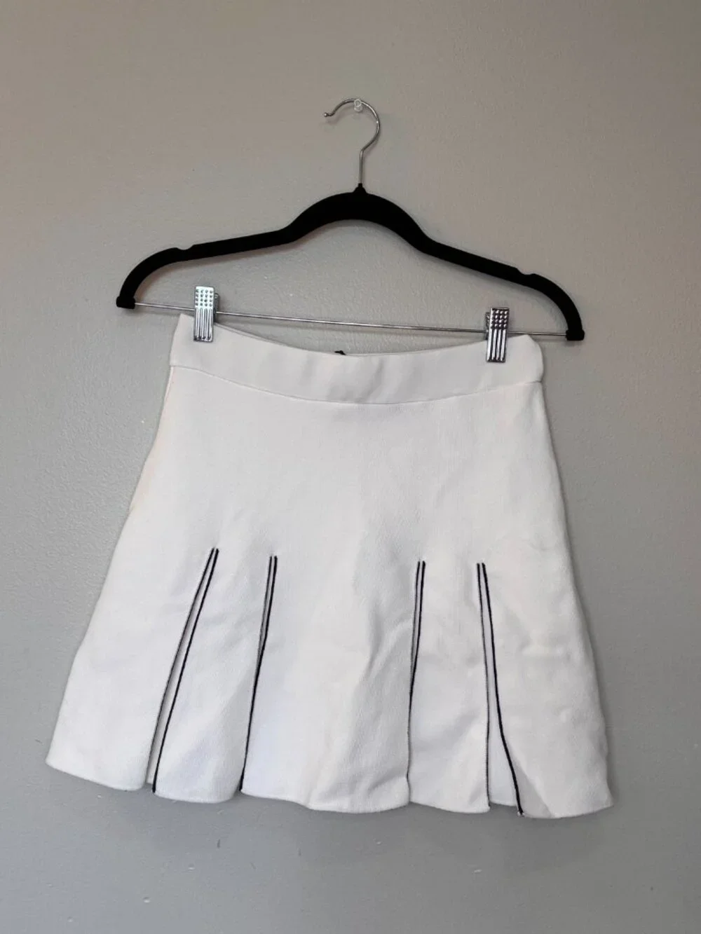 Zara White Pleated Mini Skirt with Contrast Trim